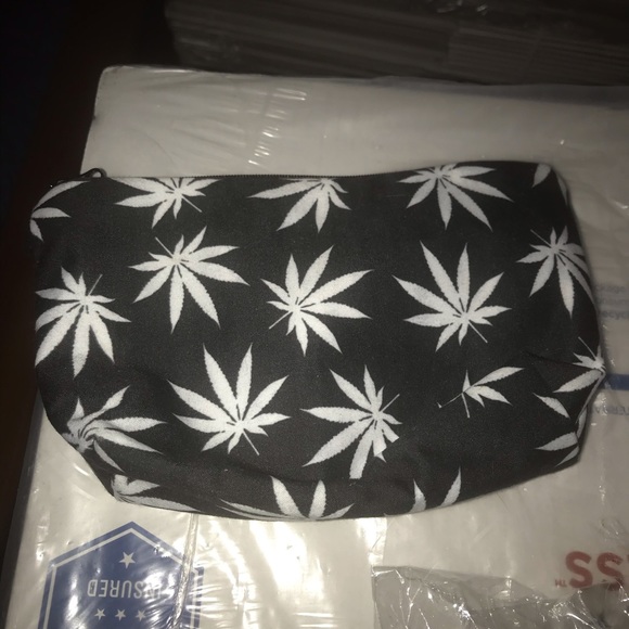 Accessories - Cute pouch